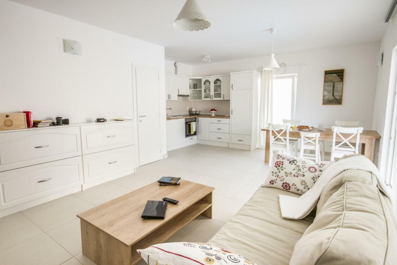 House Sunny Rock Baska Villa Luaran gambar